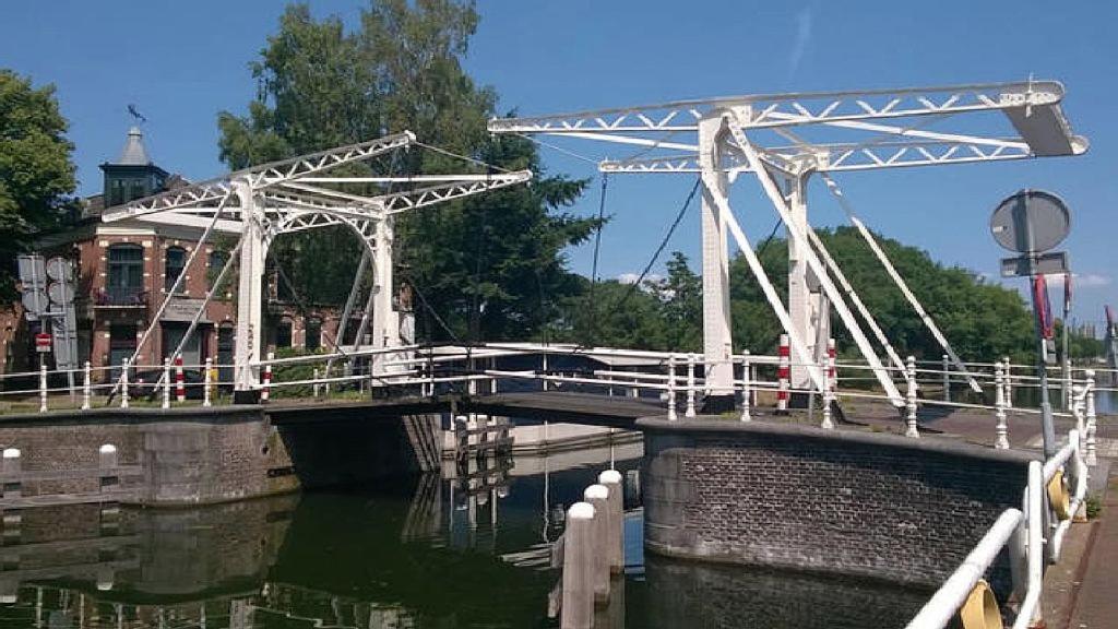 Benedenverdieping In Woonboot Met Tuinterras Utrecht Exterior photo