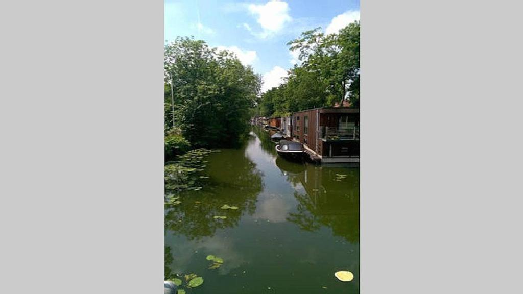 Benedenverdieping In Woonboot Met Tuinterras Utrecht Exterior photo